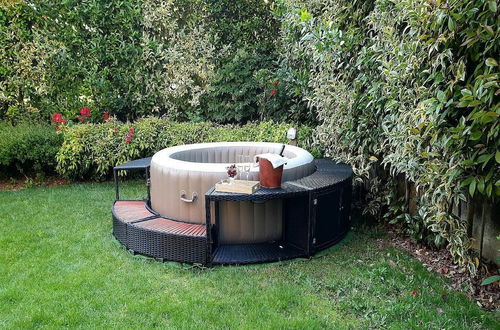 Photo 21 - Luxurious Villa in Lombardy with Garden & Hot Tub