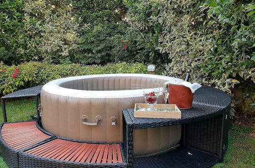 Photo 27 - Luxurious Villa in Lombardy with Garden & Hot Tub