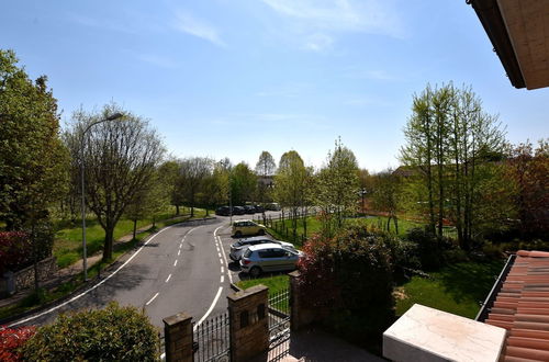 Photo 33 - Luxurious Villa in Lombardy with Garden & Hot Tub