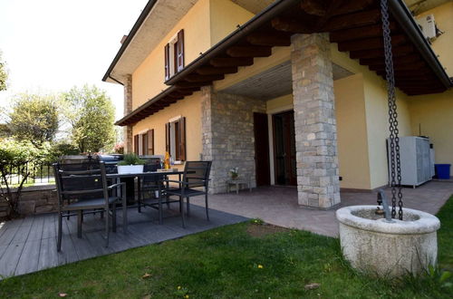 Foto 31 - Luxurious Villa in Lombardy with Garden & Hot Tub