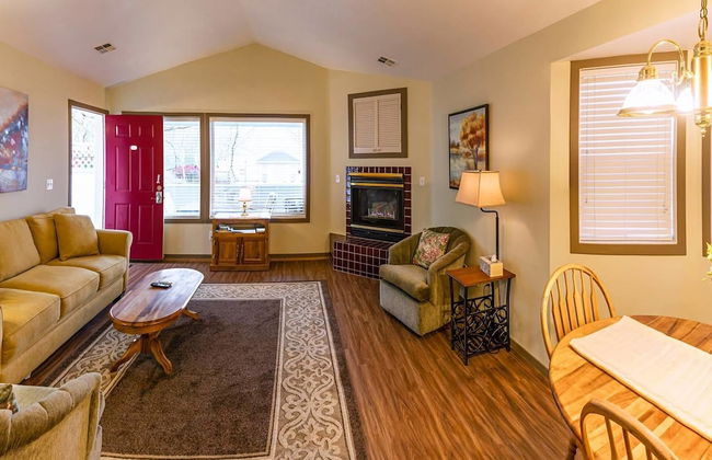 Oak Lawn Cottage ~ 1.5 Blocks to OSF - Foto 10