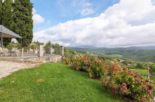 Foto 22 - Historic Farmhouse in Caprese Michelangelo With Pool