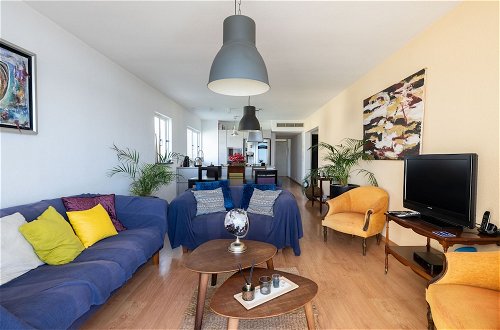 Photo 16 - Charming Paint House Apartment in Pestana