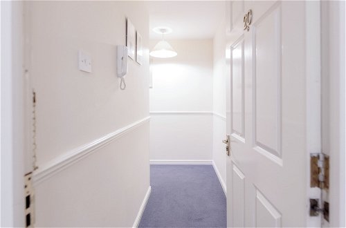Photo 18 - Roomspace Apartments -Sabin Gates