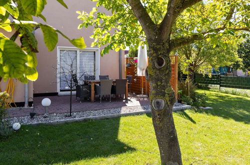 Photo 8 - Family Holiday Home Near the Beach With Large Garden