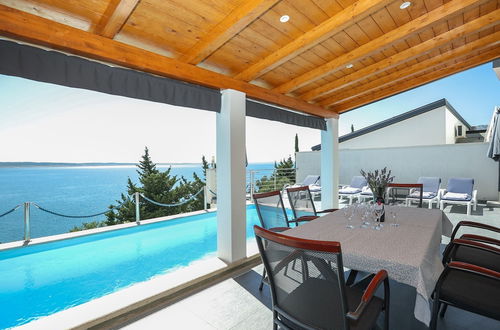 Photo 16 - Luxury Apartment With Heated Pool in Starigrad