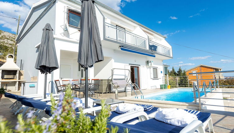 Foto 1 - Luxury Apartment With Heated Pool in Starigrad