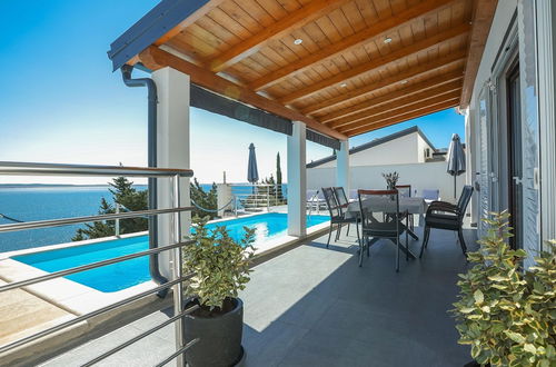 Photo 11 - Luxury Apartment With Heated Pool in Starigrad