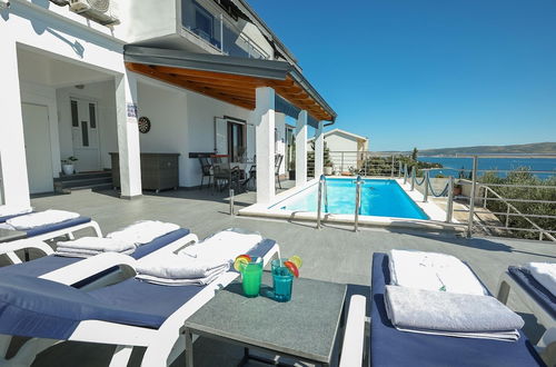 Photo 18 - Luxury Apartment With Heated Pool in Starigrad