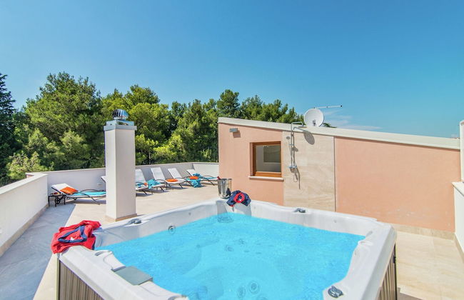 Modern Villa with Private Pool & Hot Tub near Center & Beach - Foto 15