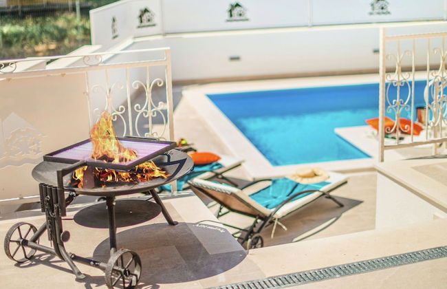 Modern Villa with Private Pool & Hot Tub near Center & Beach - Foto 14
