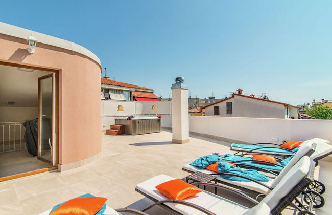 Modern Villa with Private Pool & Hot Tub near Center & Beach - Foto 12