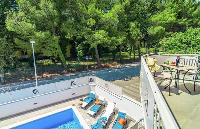 Modern Villa with Private Pool & Hot Tub near Center & Beach - Foto 25
