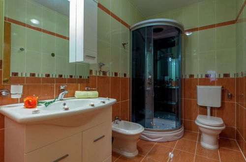 Foto 6 - Alluring Apartment in Dramalj with Hot Tub