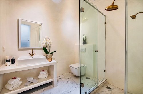Foto 16 - Stunning Villa, Private hot tub in Thera Santorini