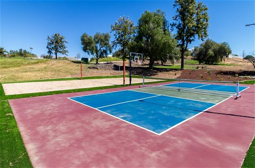 Foto 49 - Chateau Syrah by Avantstay Picturesque Estate w/ Pool, Hot Tub, Pool Table & Table Tennis New Pickleball Court + Basketball Hoop