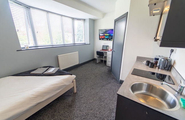 Spacious 1-bed Studio in Birmingham - Photo 3