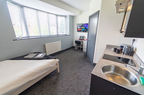 Photo 3 - Spacious 1-bed Studio in Birmingham