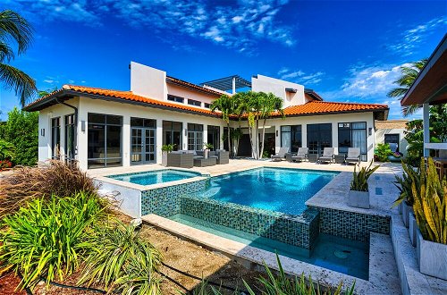 Photo 25 - Stunning Villa With Infinity Pool & Outdoor Kitchen! Across From Marriott