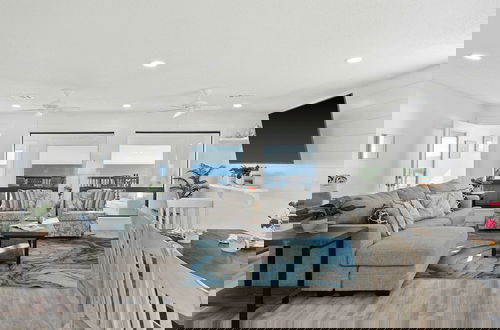 Foto 8 - Destiny on the Sand by Avantstay Direct Beach Access! Bbq on Large Ocean Facing Patio
