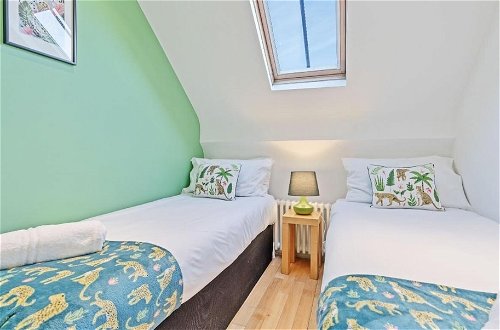 Foto 15 - Majestic Mews Apartment Super Central Sleeps 2 to 8 Guests Free Wifi