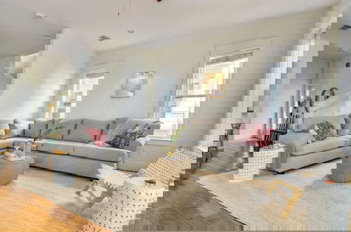 Foto 11 - Bellview by Avantstay Gorgeous Home w/ Multiple Balconies & Living Areas