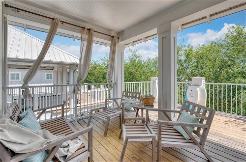 Photo 29 - Bellview by Avantstay Gorgeous Home w/ Multiple Balconies & Living Areas