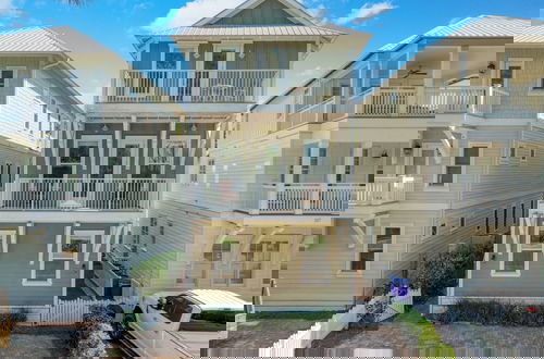 Foto 49 - Bellview by Avantstay Gorgeous Home w/ Multiple Balconies & Living Areas