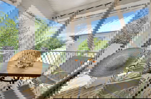 Foto 8 - Bellview by Avantstay Gorgeous Home w/ Multiple Balconies & Living Areas