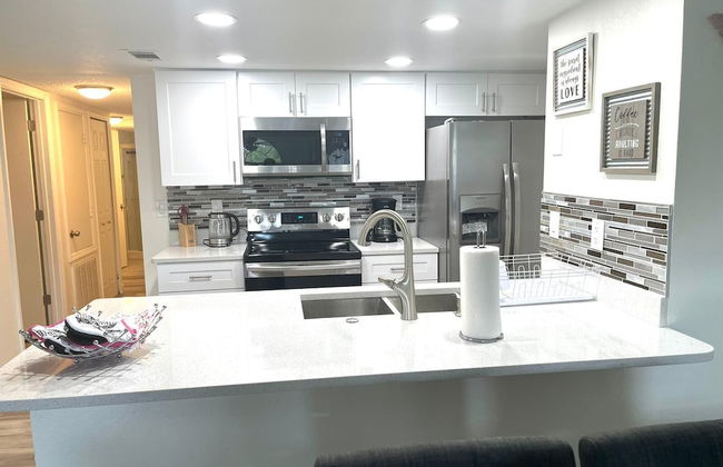 Three Bedroom Apartment #5 -- 5003 LBC -- Vusa Three Bedroom Condo Apartment - Foto 13