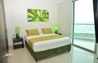 Photo 2 - Modern 3 Bedroom Apartment With Sea-beach View