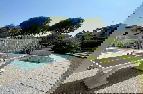 Foto 20 - Relax in a Villa With Private Garden