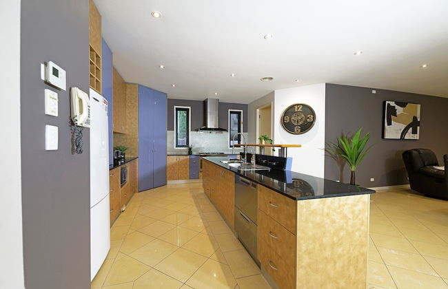 Luxury 7BRM Lakeside BigHouse Point Cook - Photo 23