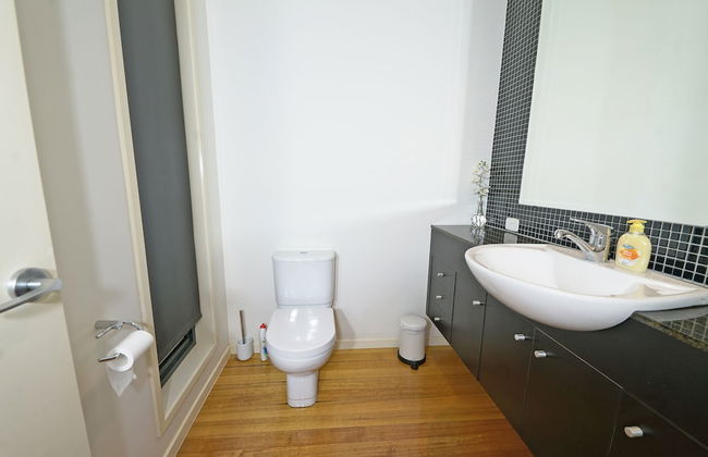 Luxury 7BRM Lakeside BigHouse Point Cook - Photo 44