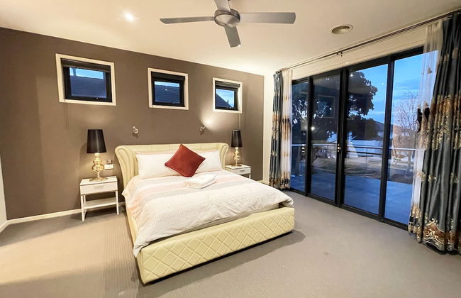 Luxury 7BRM Lakeside BigHouse Point Cook - Photo 11