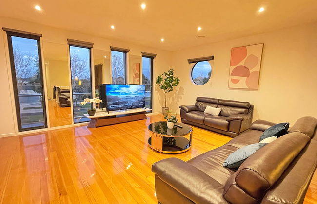 Luxury 7BRM Lakeside BigHouse Point Cook - Photo 31