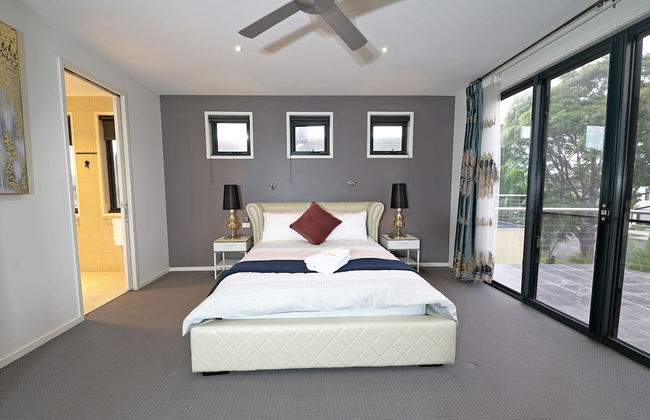 Luxury 7BRM Lakeside BigHouse Point Cook - Photo 10