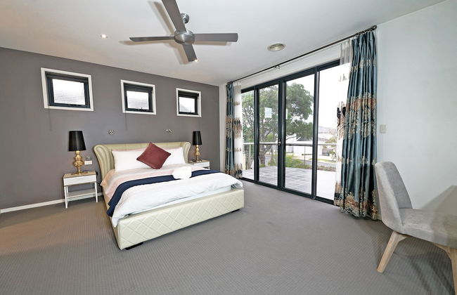 Luxury 7BRM Lakeside BigHouse Point Cook - Photo 14