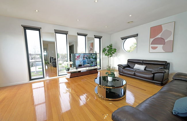 Luxury 7BRM Lakeside BigHouse Point Cook - Photo 30