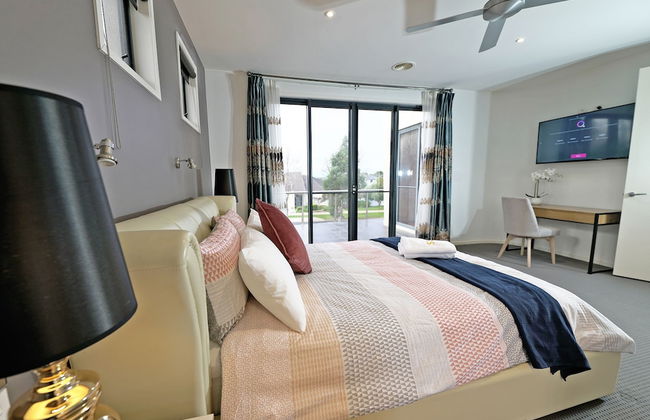 Luxury 7BRM Lakeside BigHouse Point Cook - Photo 8