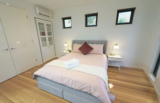 Luxury 7BRM Lakeside BigHouse Point Cook - Photo 4