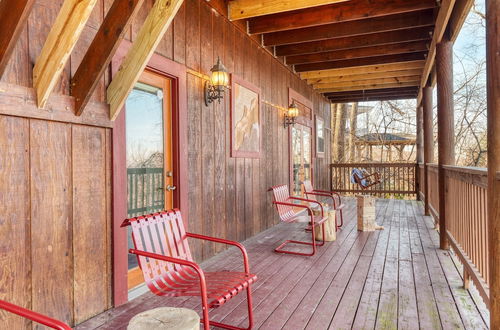 Photo 19 - Pine Needle by Avantstay Log Cabin w/ Gorgeous Views, Hot Tub, Patio & Pool Table