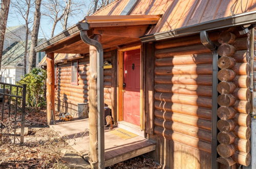 Photo 14 - Pine Needle by Avantstay Log Cabin w/ Gorgeous Views, Hot Tub, Patio & Pool Table