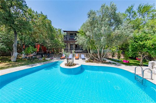 Foto 1 - Villa With Pool Surrounded by Nature in Fethiye