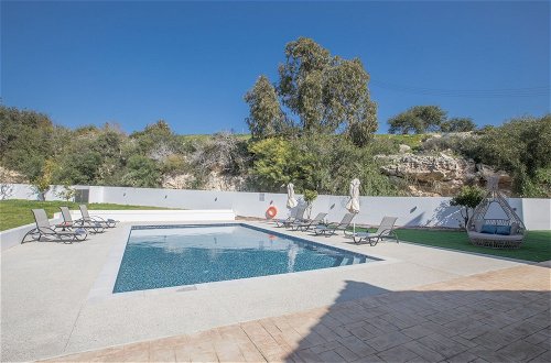 Foto 17 - 6 Bedroom Villa With Private Pool in the Area of Konnos