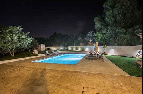 Foto 16 - 6 Bedroom Villa With Private Pool in the Area of Konnos