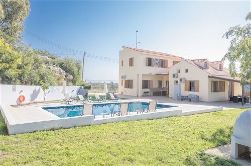 Foto 15 - 6 Bedroom Villa With Private Pool in the Area of Konnos