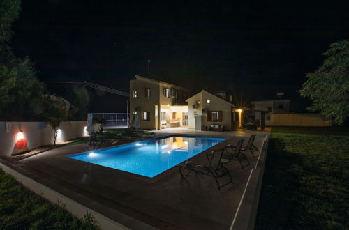 Foto 18 - 6 Bedroom Villa With Private Pool in the Area of Konnos