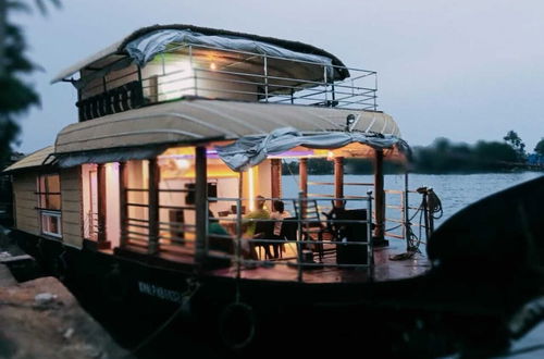 Foto 11 - Honeymoon Houseboat