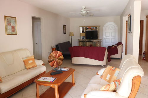 Foto 7 - Ginger Lily 2-bed Suite at Sungold House Barbados